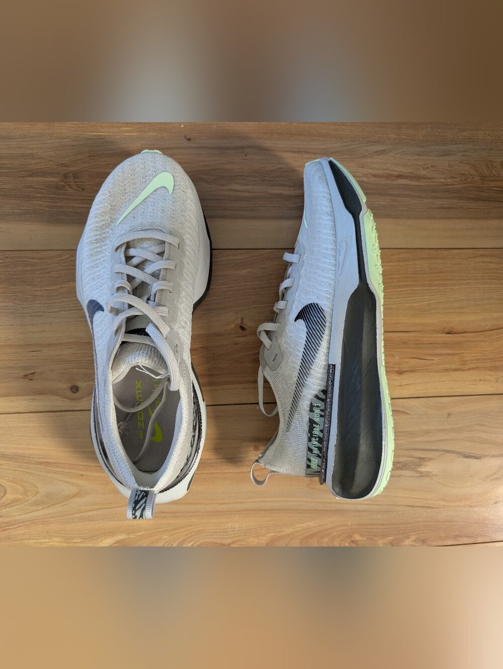 NEW Nike Invincible 3 Premium Women's Road Running Shoes - Lt Bone/Volt - sz 8